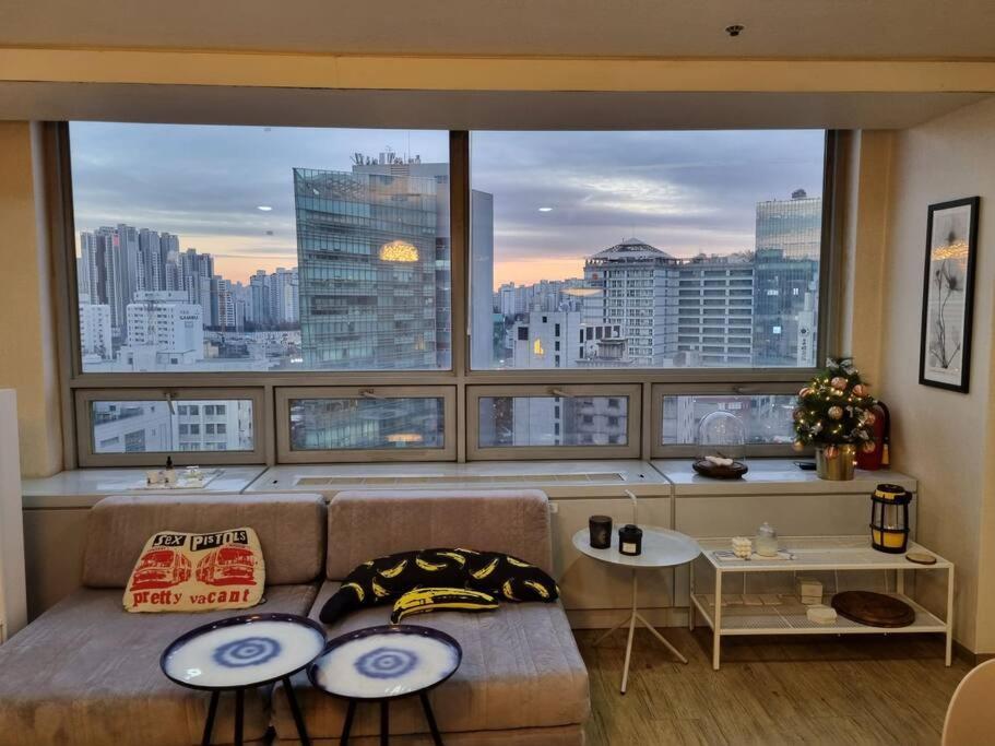 Apartment Near Subway Line Number 2 Seoul