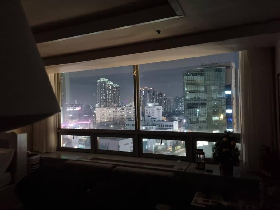 Near Subway Line Number 2 Apartment *