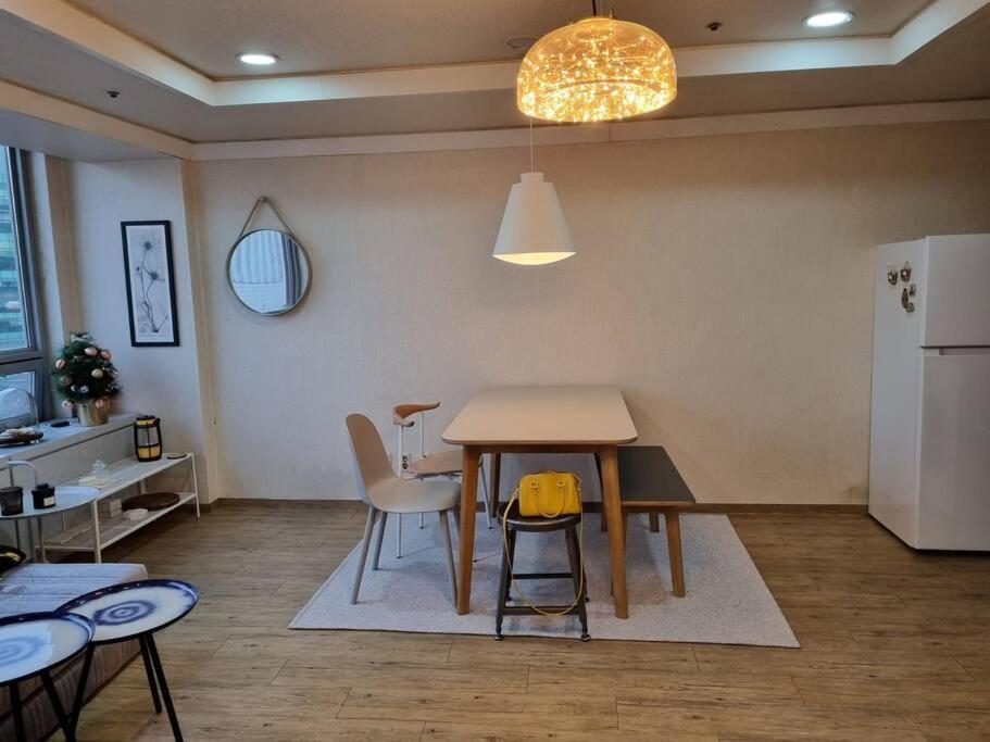 Apartment Near Subway Line Number 2 *